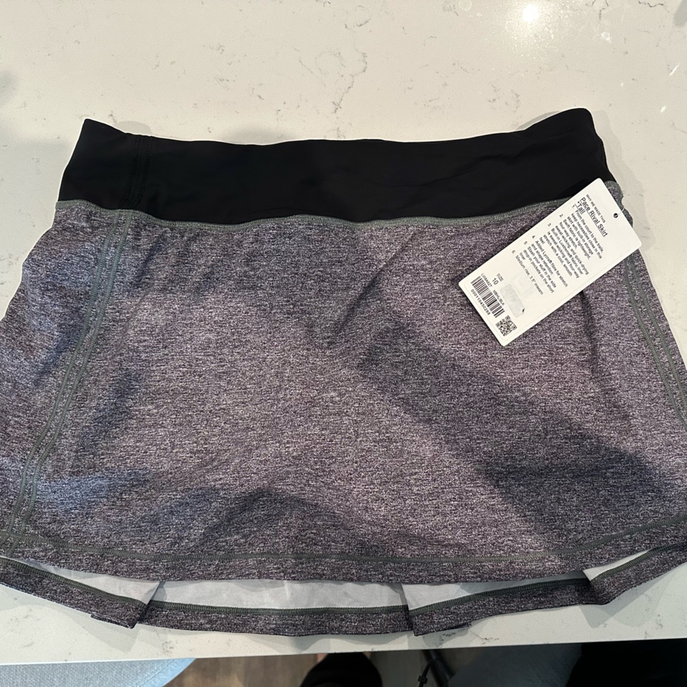NWT Lululemon Pace Rival Skirt Gray with Black Waist- Size 10 Tall